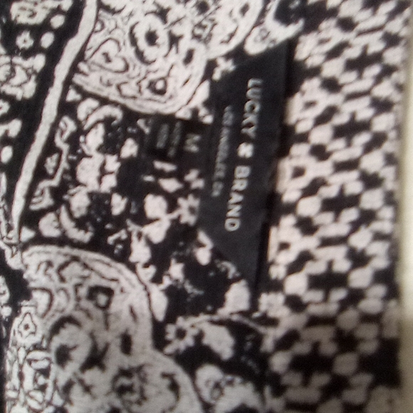 Lucky Brand Short Sleeve Top Split Cure Hem VNeck - Picture 8 of 13